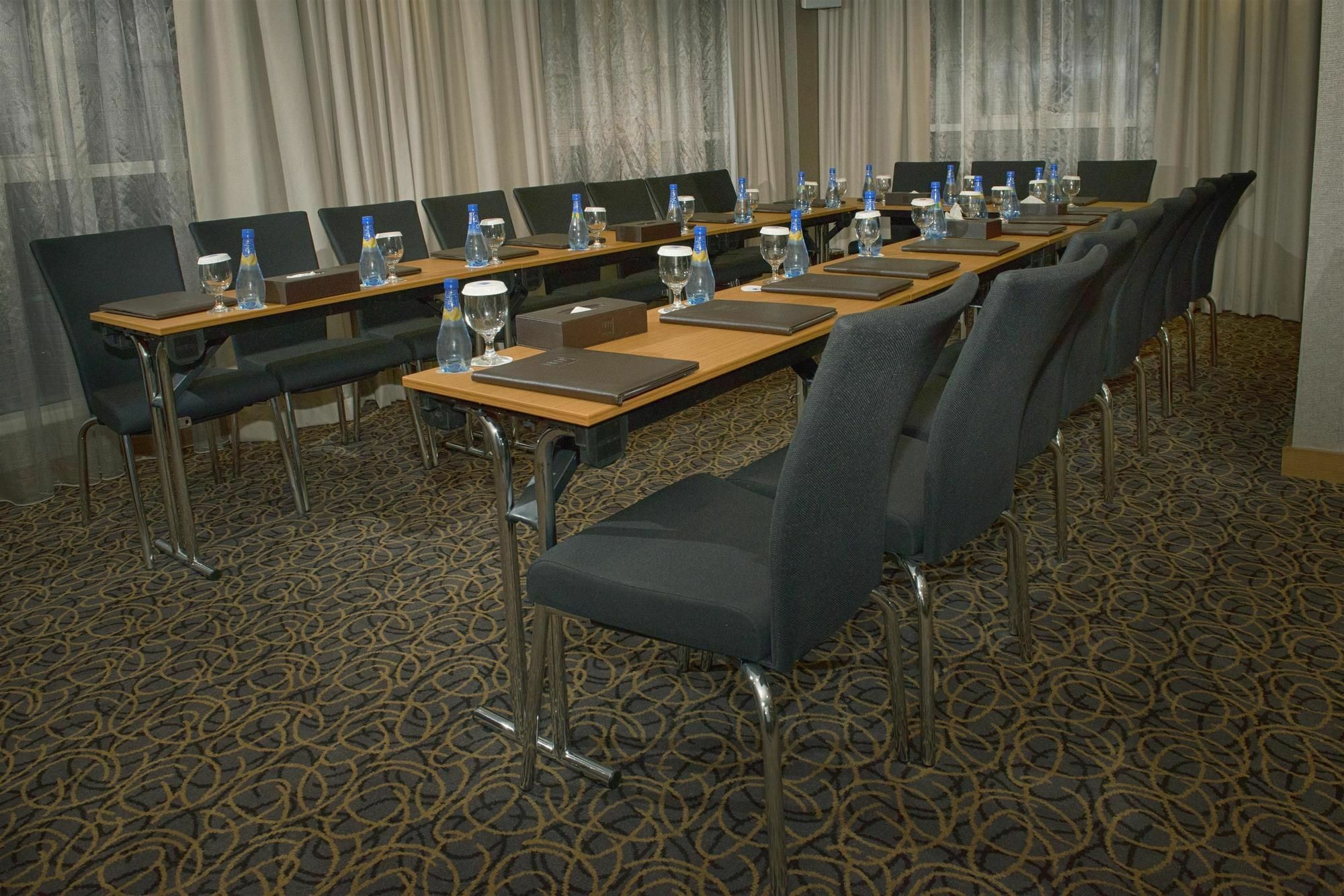 Tryp By Wyndham Center Abou Dabi